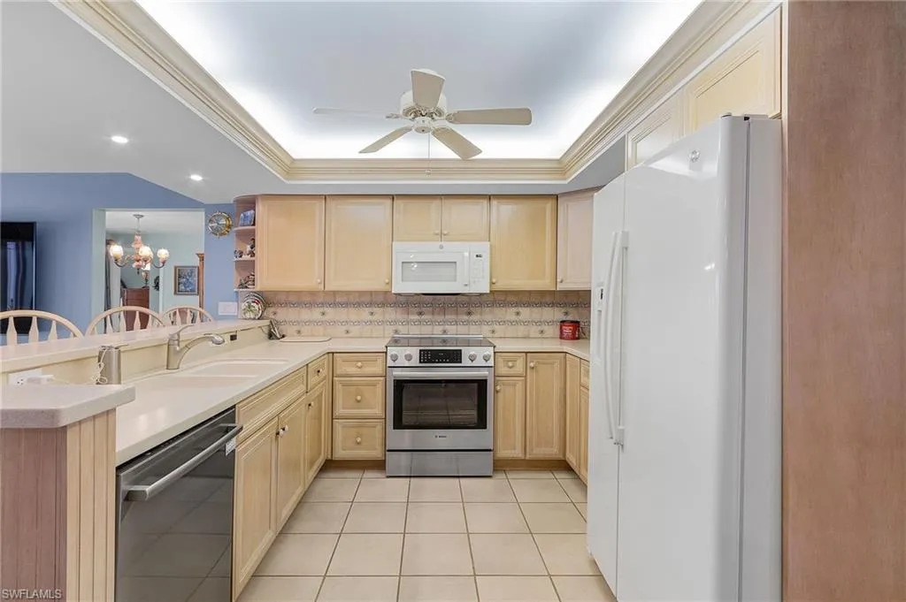 1090 Waterway DR, Fort Myers, FL 33919,2025000138