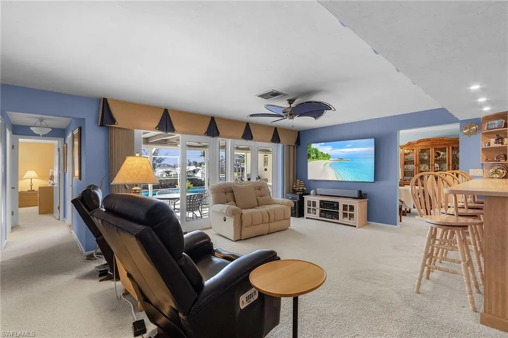 1090 Waterway DR, Fort Myers, FL 33919,2025000138