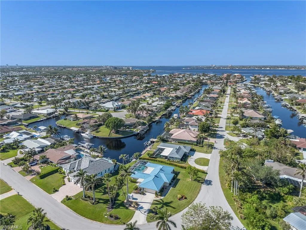 1090 Waterway DR, Fort Myers, FL 33919,2025000138