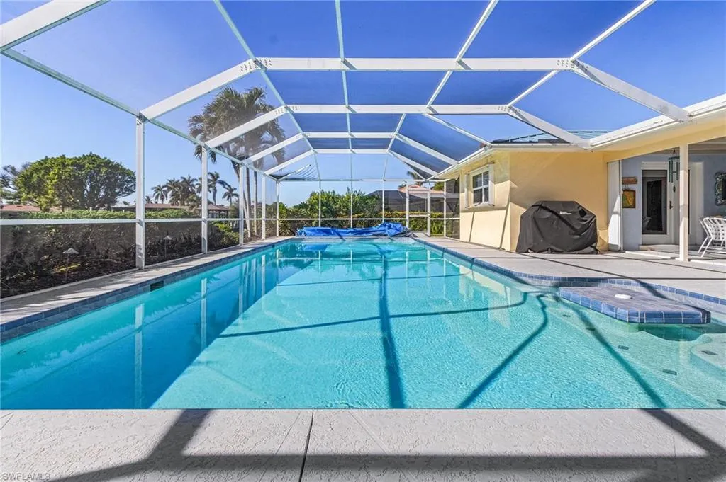 1090 Waterway DR, Fort Myers, FL 33919,2025000138