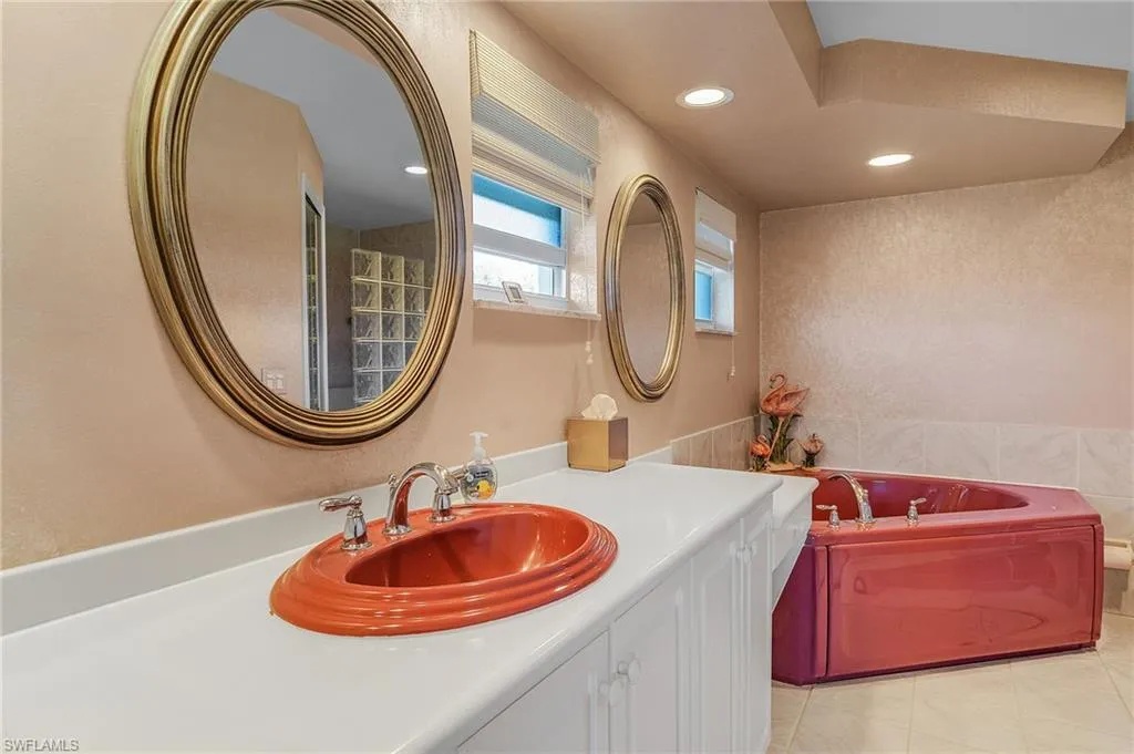 1090 Waterway DR, Fort Myers, FL 33919,2025000138