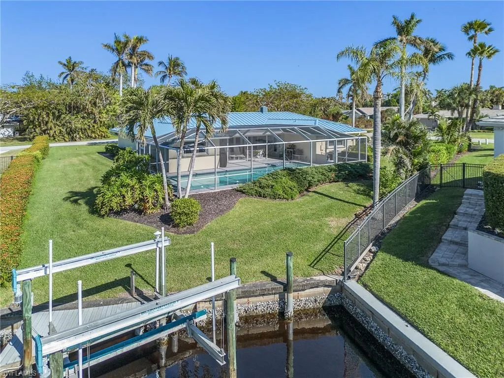 1090 Waterway DR, Fort Myers, FL 33919,2025000138