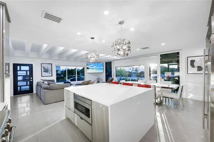 Open concept all the way to your screened-in lanai