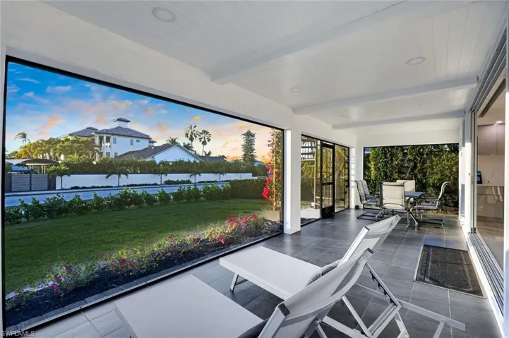 Unobstructed views through your picture post card screen.