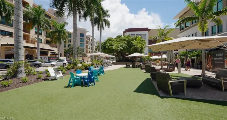 Enjoy the afternoon strolling Mercato and listening to live music.