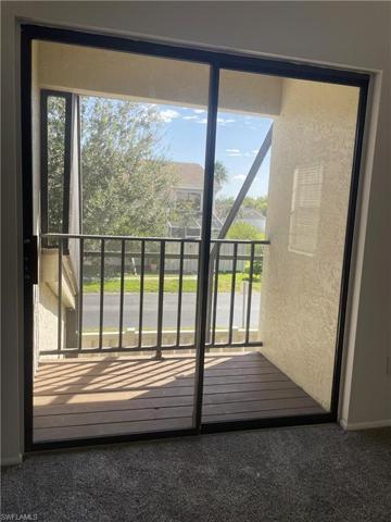 Overlooks screened lanai