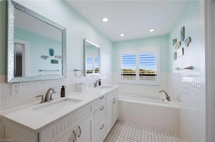 5100  Harborage  DR, Fort Myers, FL 33908