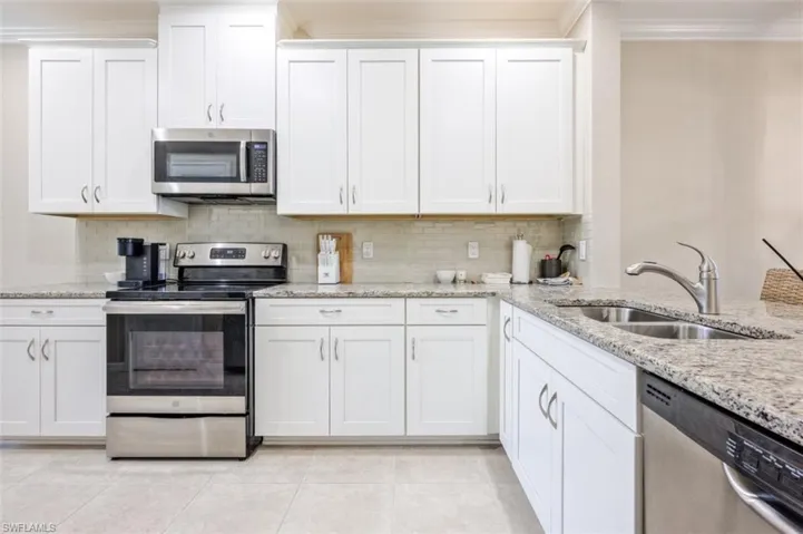 9374  POCIDA  CT, Naples, FL 34119