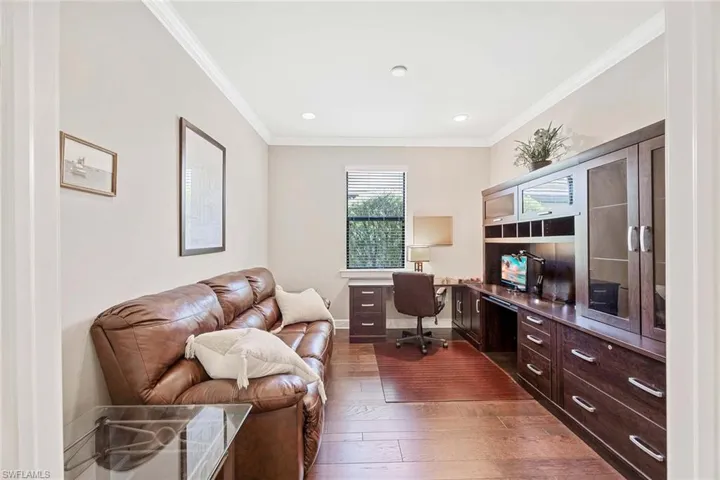 7049  Live Oak  DR, Naples, FL 34114