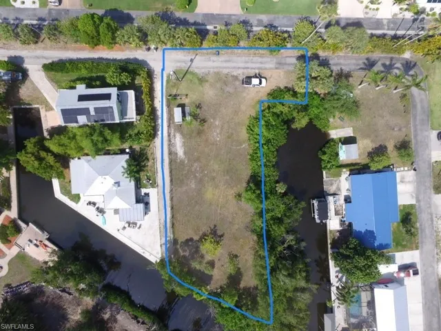 Aerial view of property and surrounding area with property boundaries highlighted