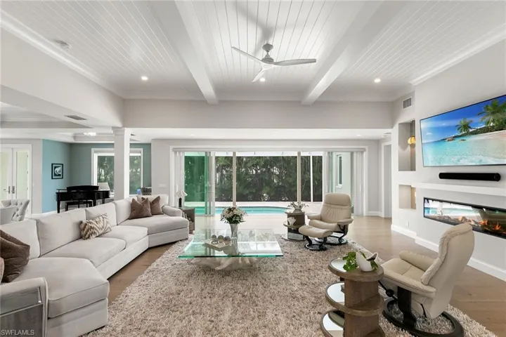 5949  Chanteclair  DR, Naples, FL 34108