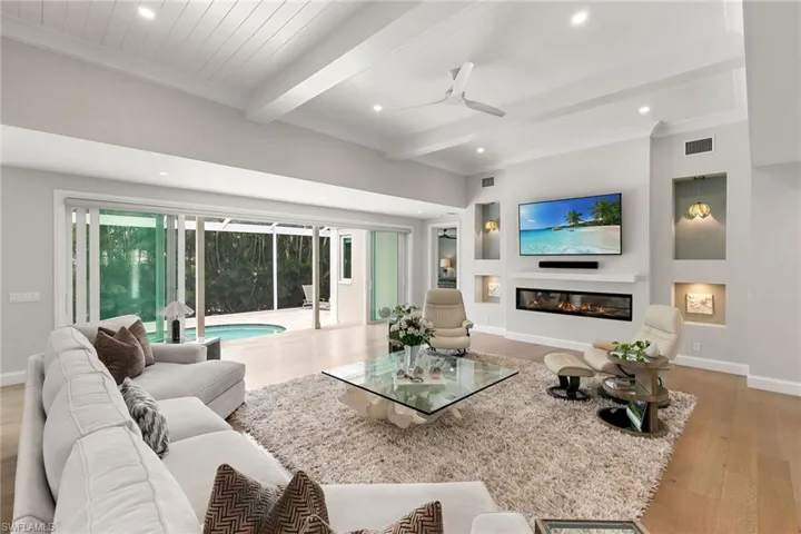 5949  Chanteclair  DR, Naples, FL 34108