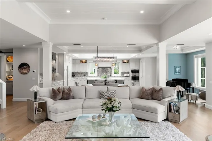 5949  Chanteclair  DR, Naples, FL 34108