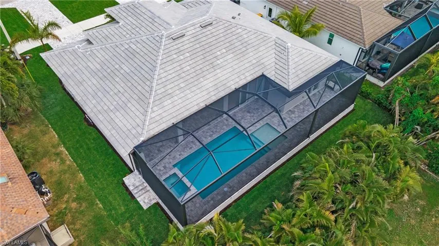 Birds eye view of property