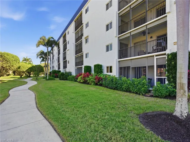 555  Park Shore  DR, Naples, FL 34103