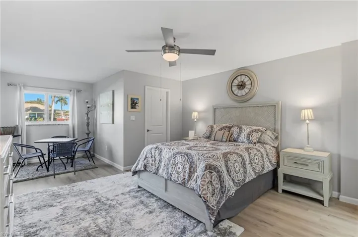 555  Park Shore  DR, Naples, FL 34103