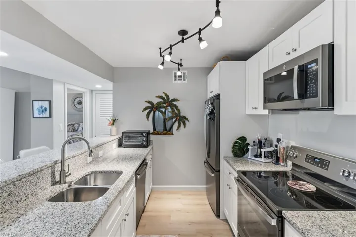 555  Park Shore  DR, Naples, FL 34103