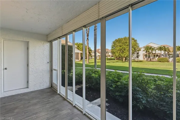 555  Park Shore  DR, Naples, FL 34103