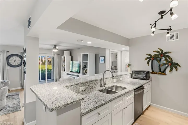555  Park Shore  DR, Naples, FL 34103