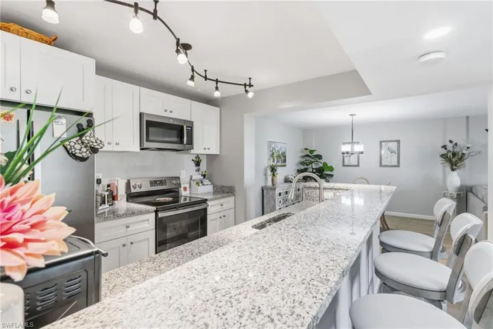 555  Park Shore  DR, Naples, FL 34103