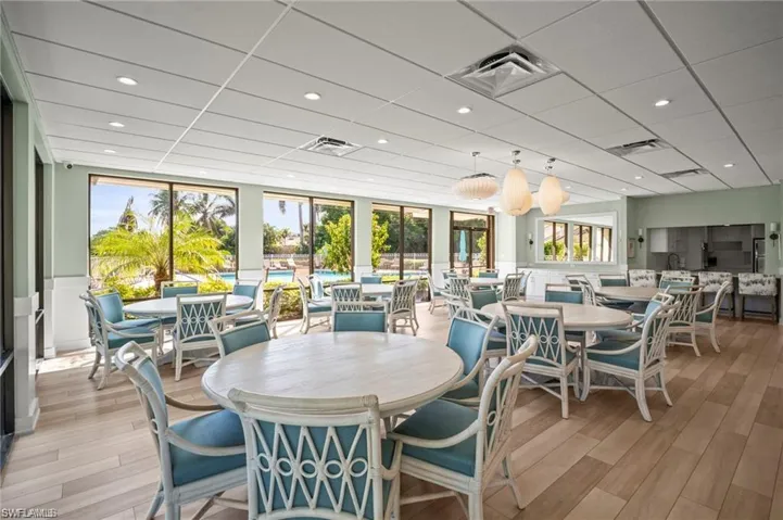 555  Park Shore  DR, Naples, FL 34103