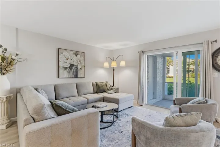 555  Park Shore  DR, Naples, FL 34103