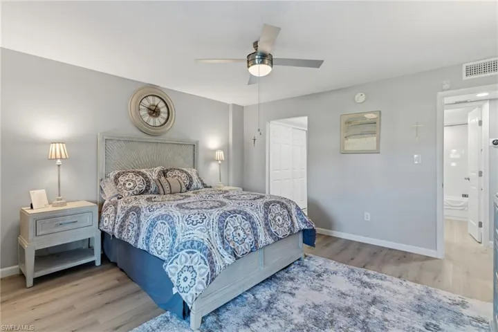555  Park Shore  DR, Naples, FL 34103