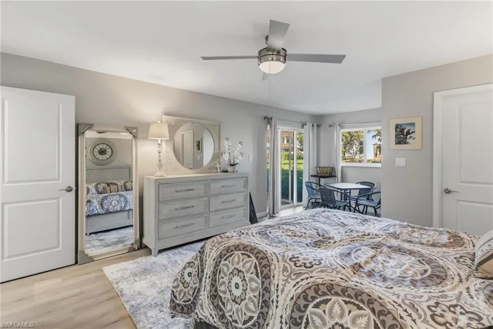 555  Park Shore  DR, Naples, FL 34103