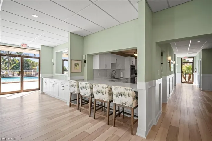 555  Park Shore  DR, Naples, FL 34103