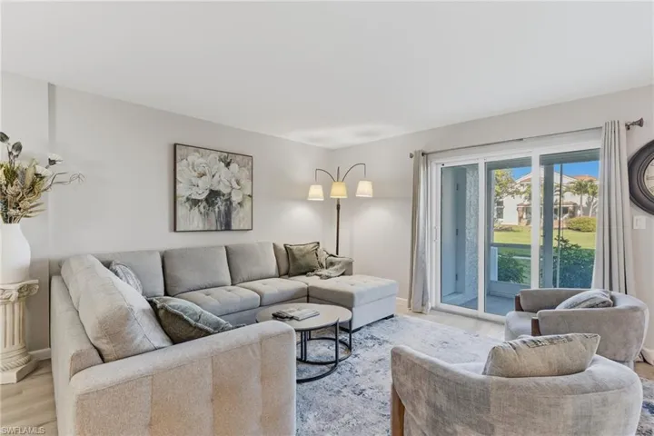 555  Park Shore  DR, Naples, FL 34103