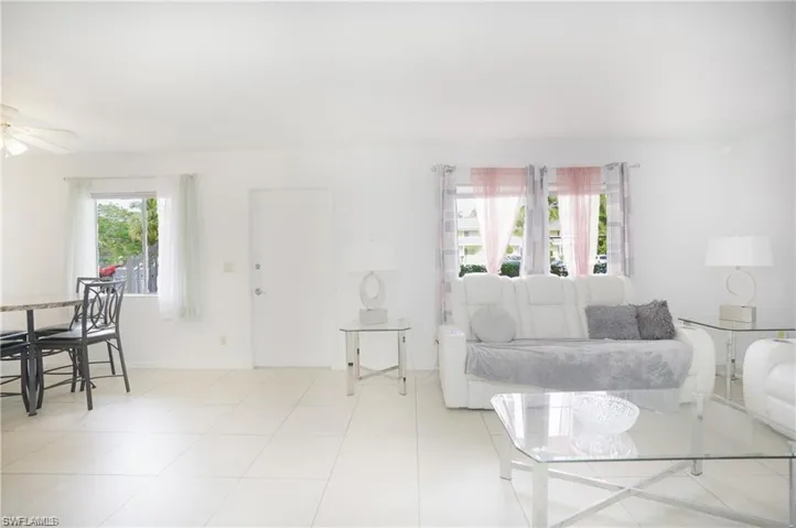 4635  Bayshore  DR, Naples, FL 34112