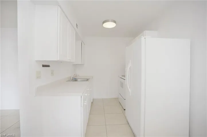 4635  Bayshore  DR, Naples, FL 34112