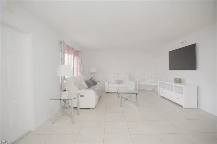 4635  Bayshore  DR, Naples, FL 34112