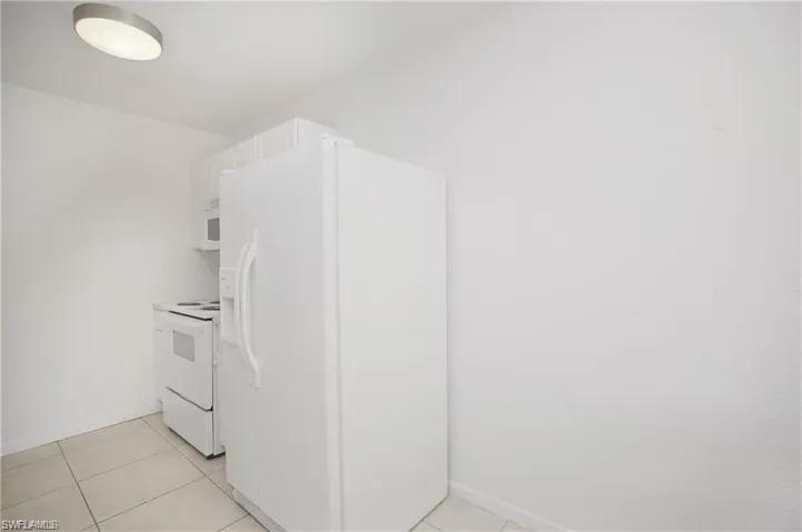 4635  Bayshore  DR, Naples, FL 34112