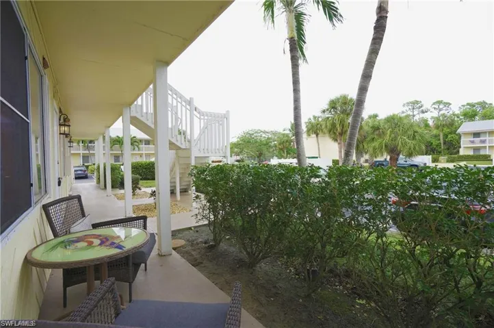 4635  Bayshore  DR, Naples, FL 34112