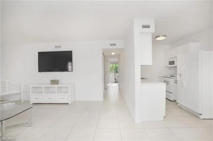 4635  Bayshore  DR, Naples, FL 34112