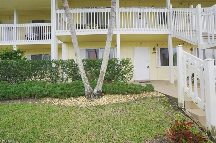 4635  Bayshore  DR, Naples, FL 34112