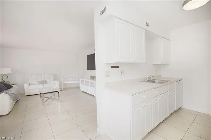 4635  Bayshore  DR, Naples, FL 34112