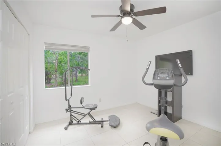 4635  Bayshore  DR, Naples, FL 34112