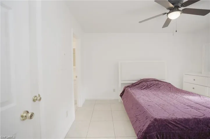 4635  Bayshore  DR, Naples, FL 34112