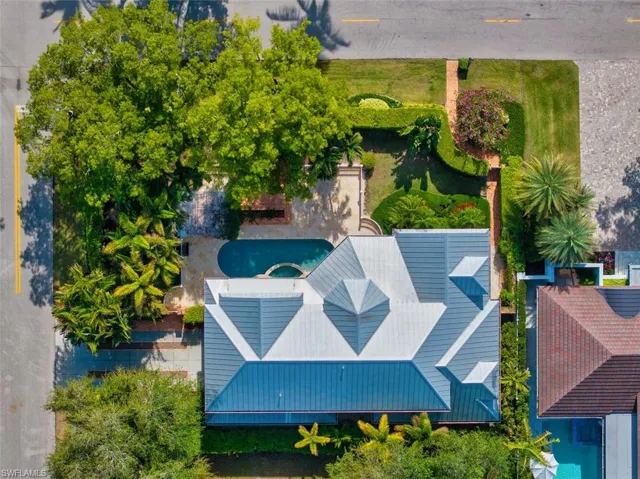 Birds eye view of property