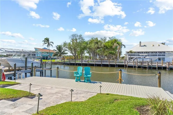 Private dock on canal with wide access to bay