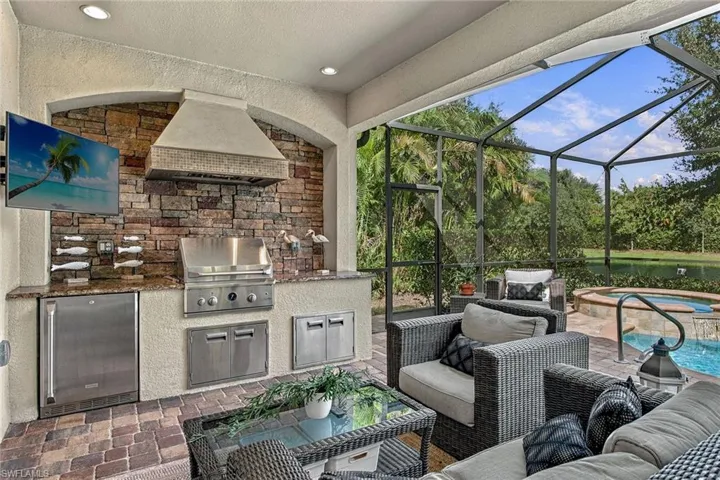 2870 Aviamar Cir, Naples, Florida 34114