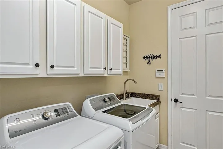 2870 Aviamar Cir, Naples, Florida 34114