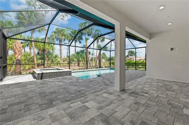 Large Covered Screened Lanai