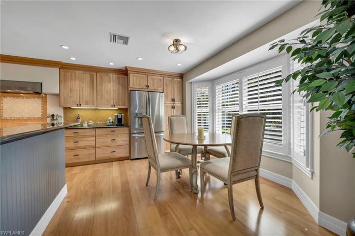 Kitchen breakfast nook