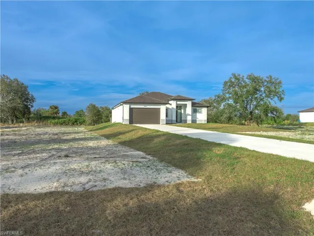 View of front of home featuring a front yard