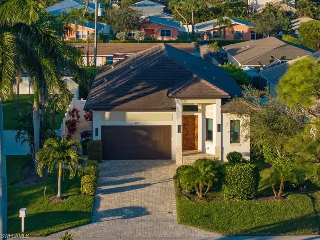 631 100th Ave N, Naples, Florida 34108