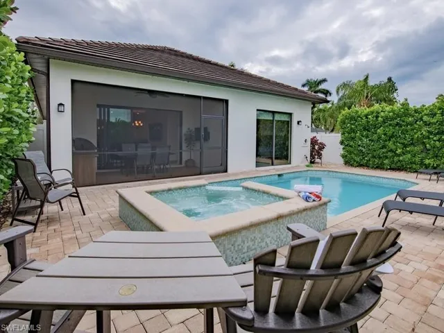 631 100th Ave N, Naples, Florida 34108