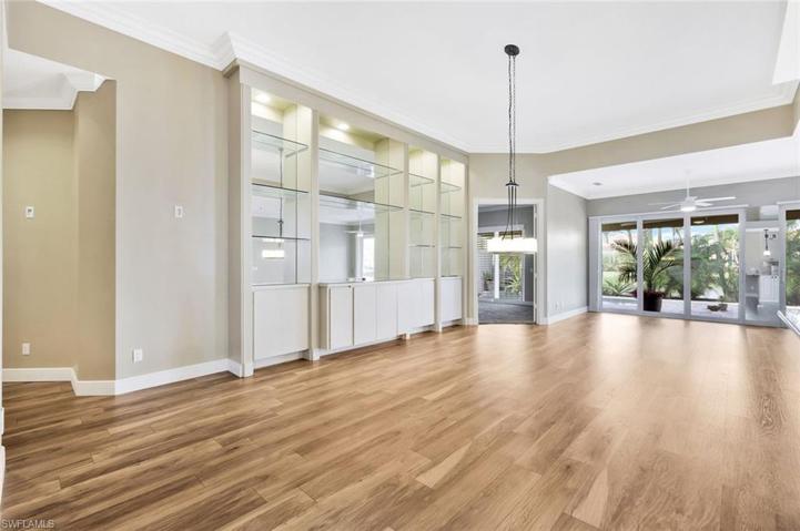 Living area with 12ft Ceilings